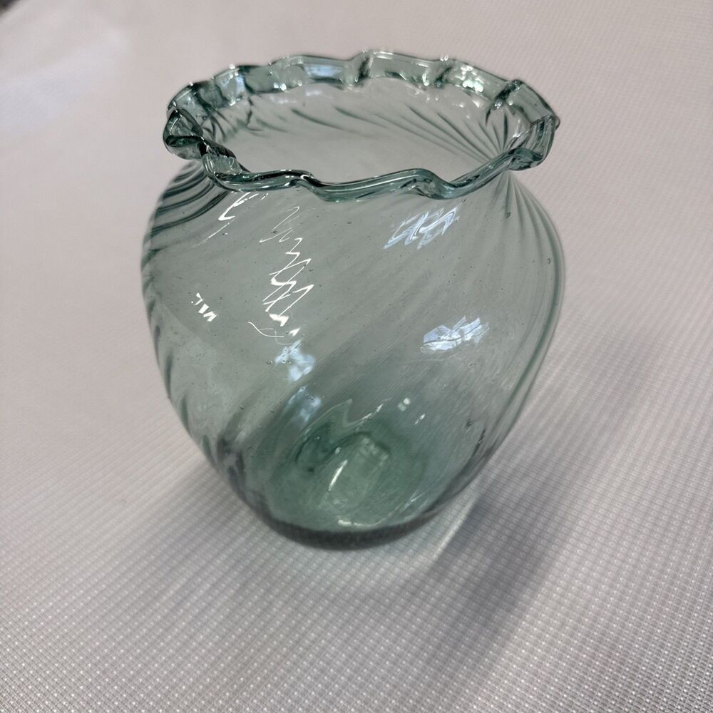 Beautiful Vintage Blue-Green Hand Blown Glass 6.5” Tall - Wide Mouth Vase - Picture 4 of 12